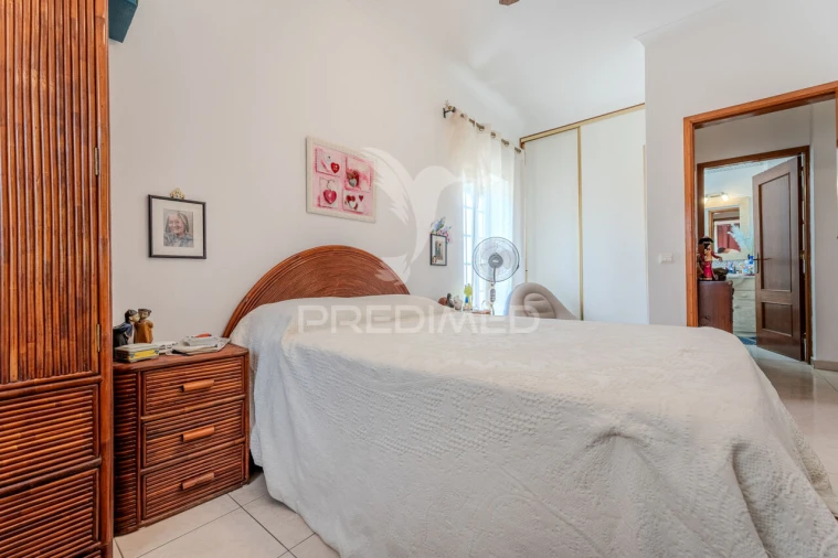 Apartamento T3 para Venda em Estômbar e Parchal Foto 14