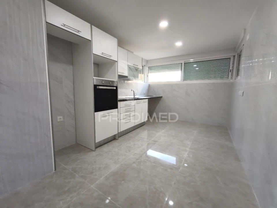 Apartamento T1 para Venda em Baixa da Banheira e Vale da Amoreira Foto 1