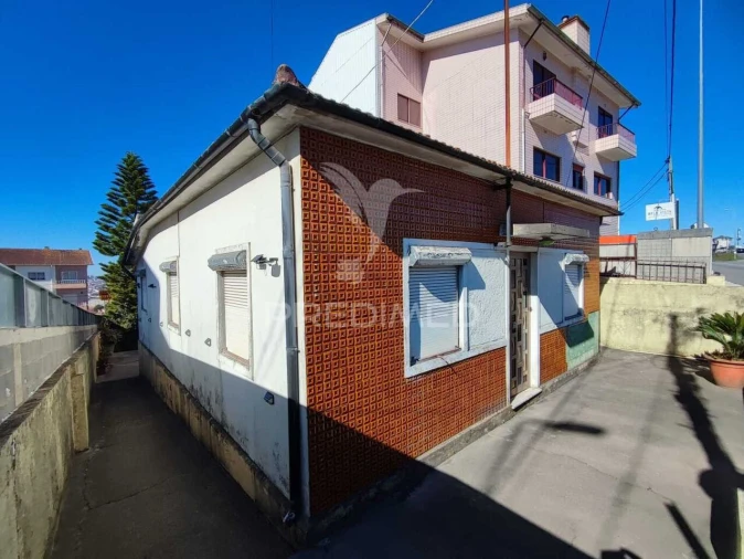 Moradia T4 para Venda em Fânzeres e São Pedro da Cova Foto 3