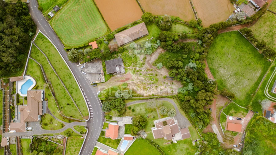 Terreno para Venda em São Mateus da Calheta Foto 2