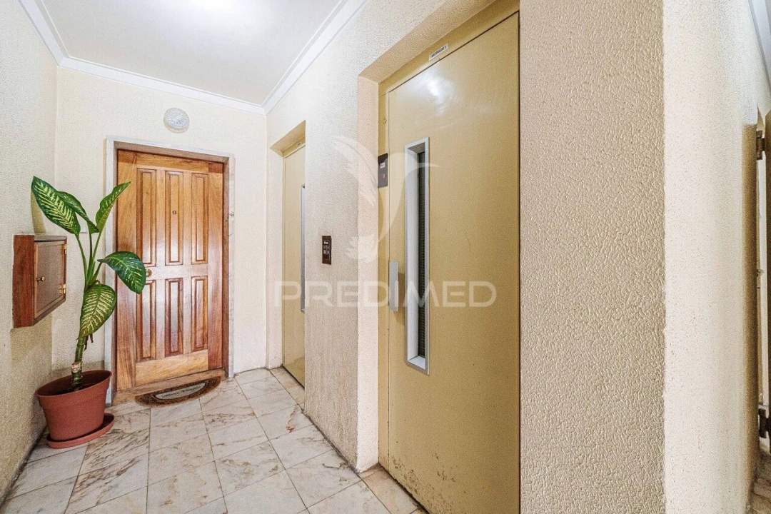 Apartamento T2 para Venda em Agualva e Mira-Sintra Foto 23