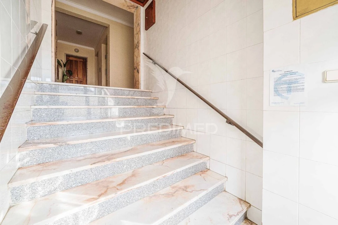 Apartamento T2 para Venda em Agualva e Mira-Sintra Foto 24