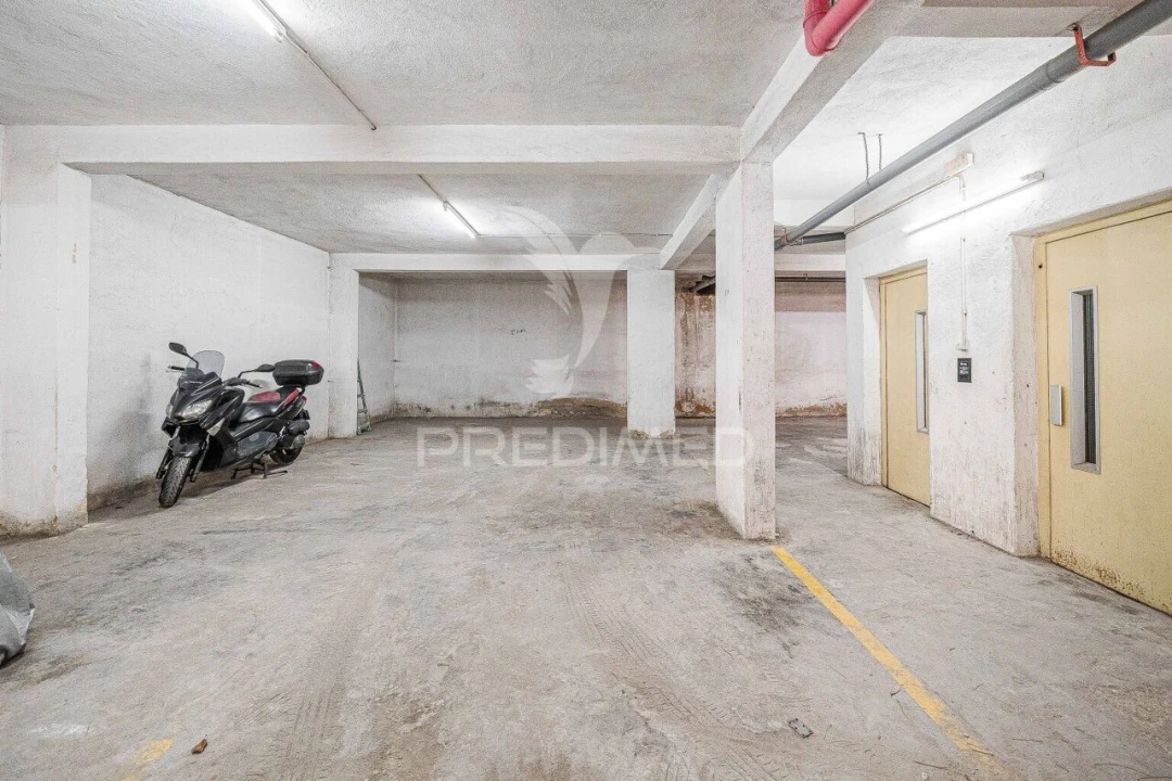 Apartamento T2 para Venda em Agualva e Mira-Sintra Foto 21