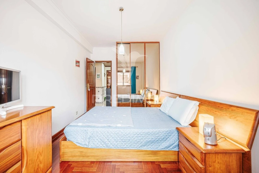 Apartamento T2 para Venda em Agualva e Mira-Sintra Foto 11