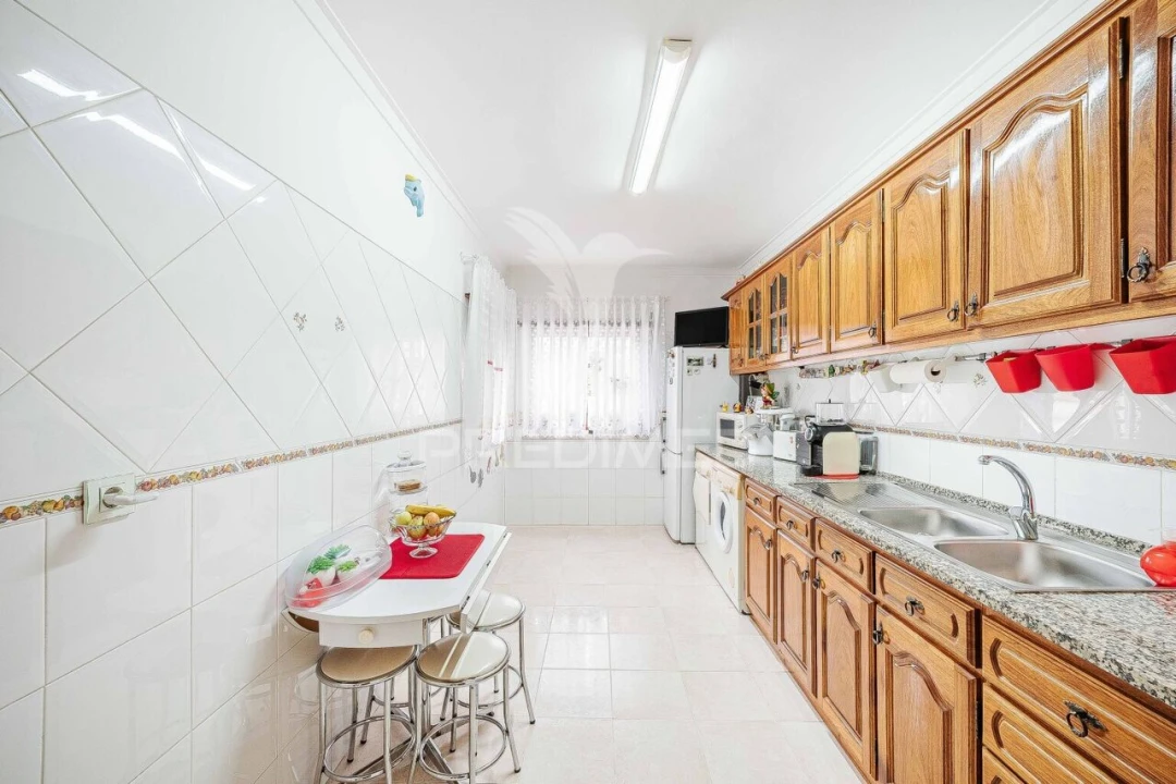 Apartamento T2 para Venda em Agualva e Mira-Sintra Foto 5