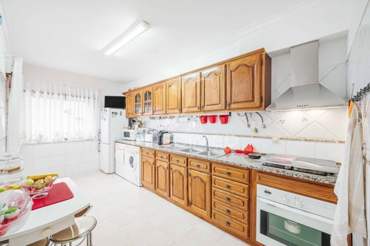 Apartamento T2 para Venda em Agualva e Mira-Sintra Foto 6