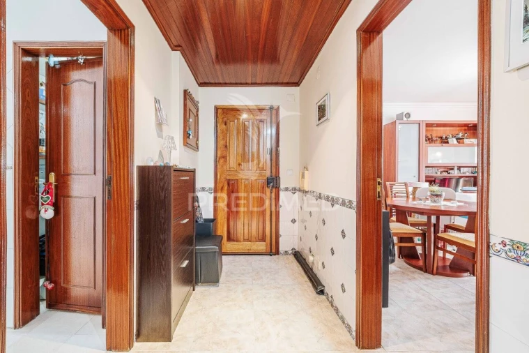 Apartamento T2 para Venda em Agualva e Mira-Sintra Foto 9