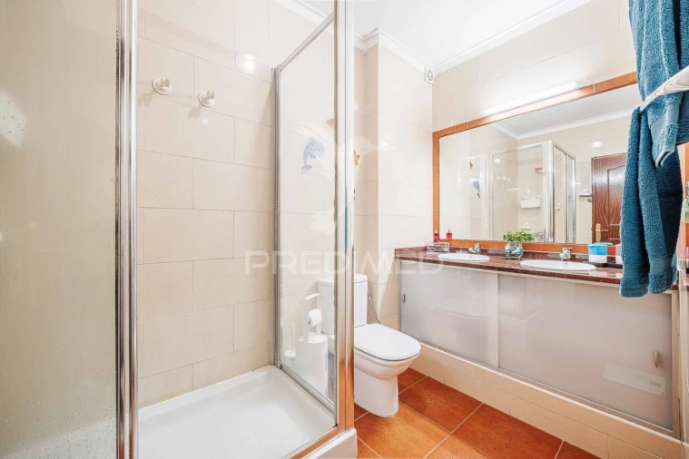 Apartamento T2 para Venda em Agualva e Mira-Sintra Foto 17