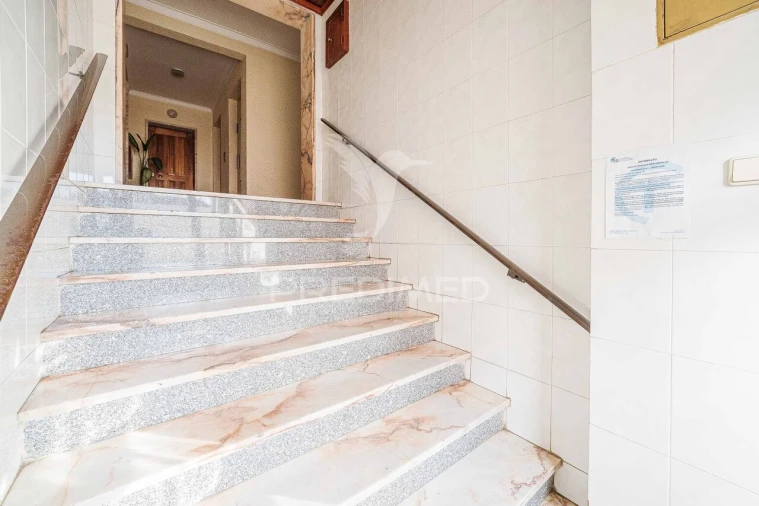 Apartamento T2 para Venda em Agualva e Mira-Sintra Foto 24