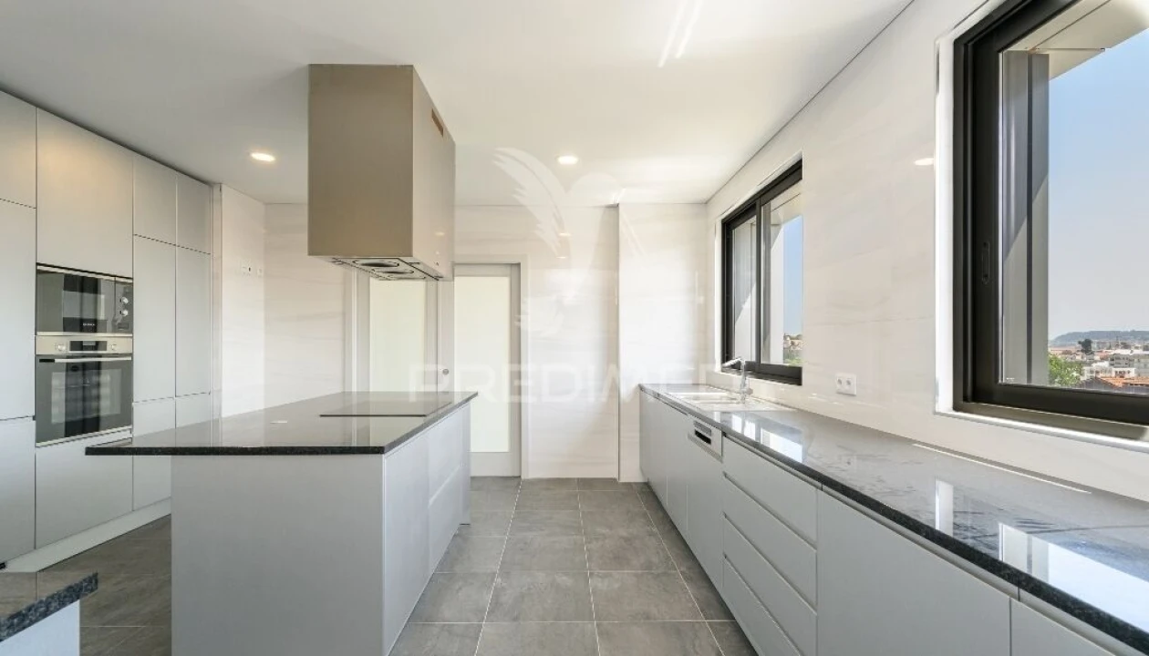 Apartamento T4 para Venda em Cedofeita, Santo Ildefonso, Sé, Miragaia, São Nicolau e Vitória Foto 1