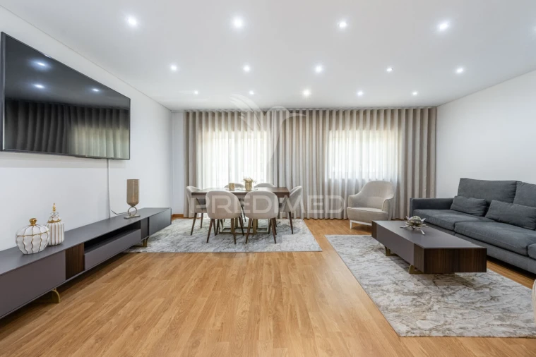 Moradia T3 para Venda em Fânzeres e São Pedro da Cova Foto 1