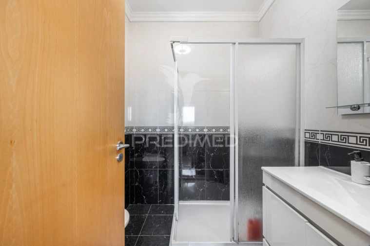 Moradia T3 para Venda em Fânzeres e São Pedro da Cova Foto 16