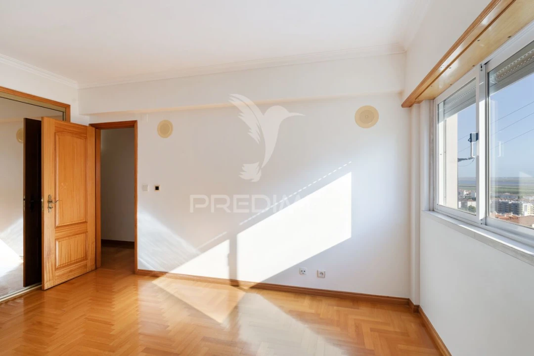 Apartamento T3 para Venda em Póvoa de Santa Iria e Forte da Casa Foto 24