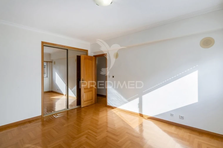 Apartamento T3 para Venda em Póvoa de Santa Iria e Forte da Casa Foto 25