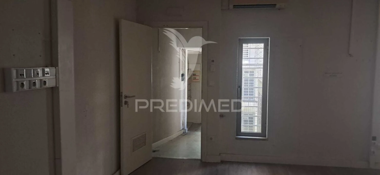 Loja para Arrendamento em Cedofeita, Santo Ildefonso, Sé, Miragaia, São Nicolau e Vitória Foto 7