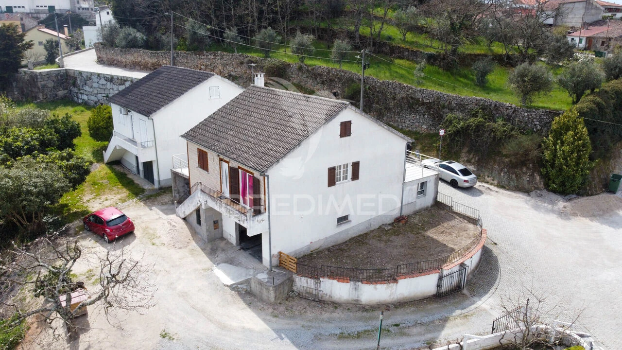 Moradia T3 para Venda em São Pedro e Santa Maria e Vila Boa do Mondego Foto 1