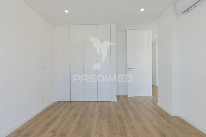 Moradia T4 para Venda em Charneca de Caparica e Sobreda