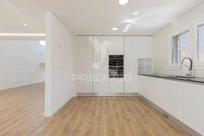 Moradia T4 para Venda em Charneca de Caparica e Sobreda
