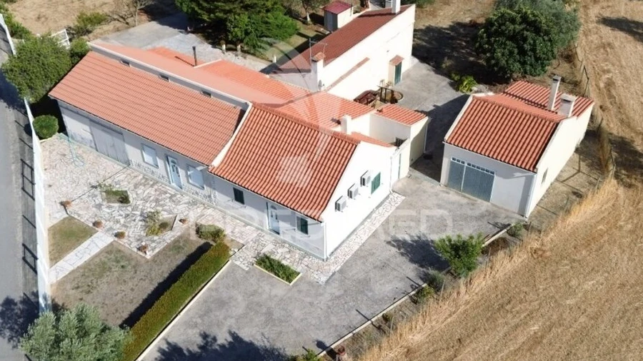 Moradia T4 para Venda em Casével e Vaqueiros