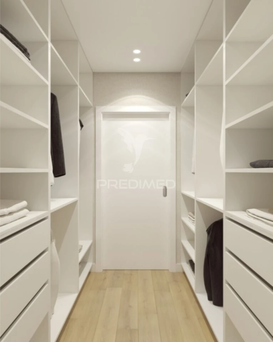 Apartamento T4 para Venda em Parceiros e Azoia Foto 4