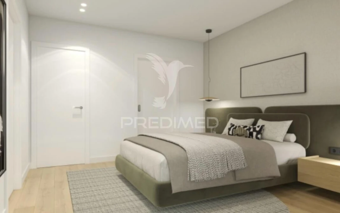 Apartamento T4 para Venda em Parceiros e Azoia Foto 1