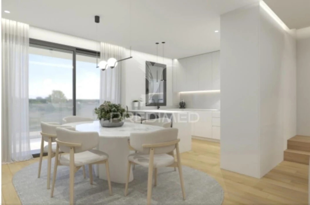 Apartamento T4 para Venda em Parceiros e Azoia Foto 1