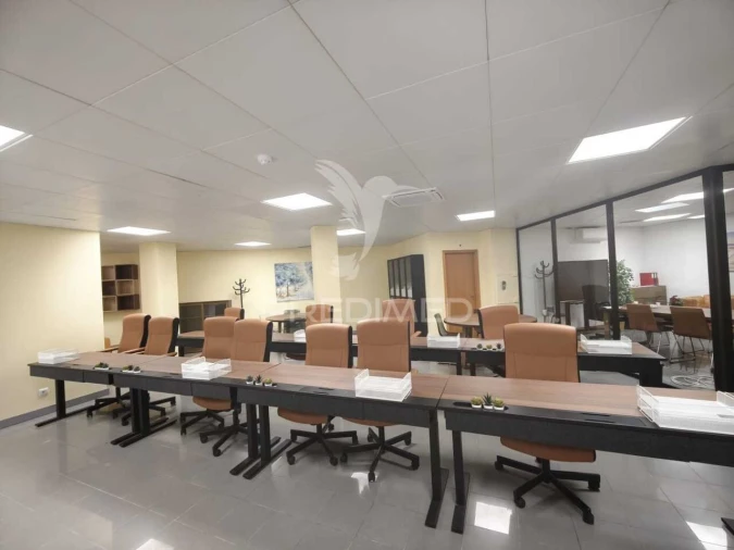 Prédio para Arrendamento em Faro (Sé e São Pedro) Foto 14