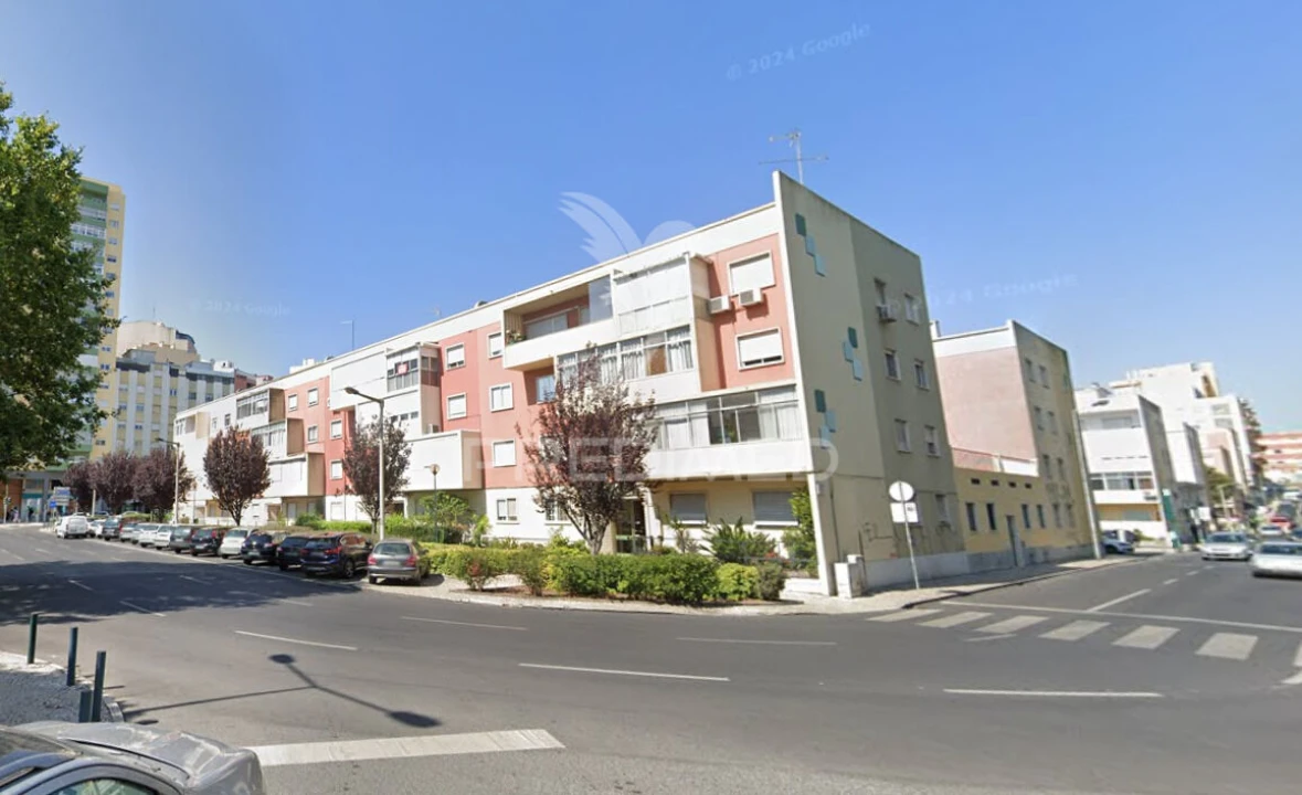 Apartamento T3 para Venda em Pontinha e Famões Foto 2