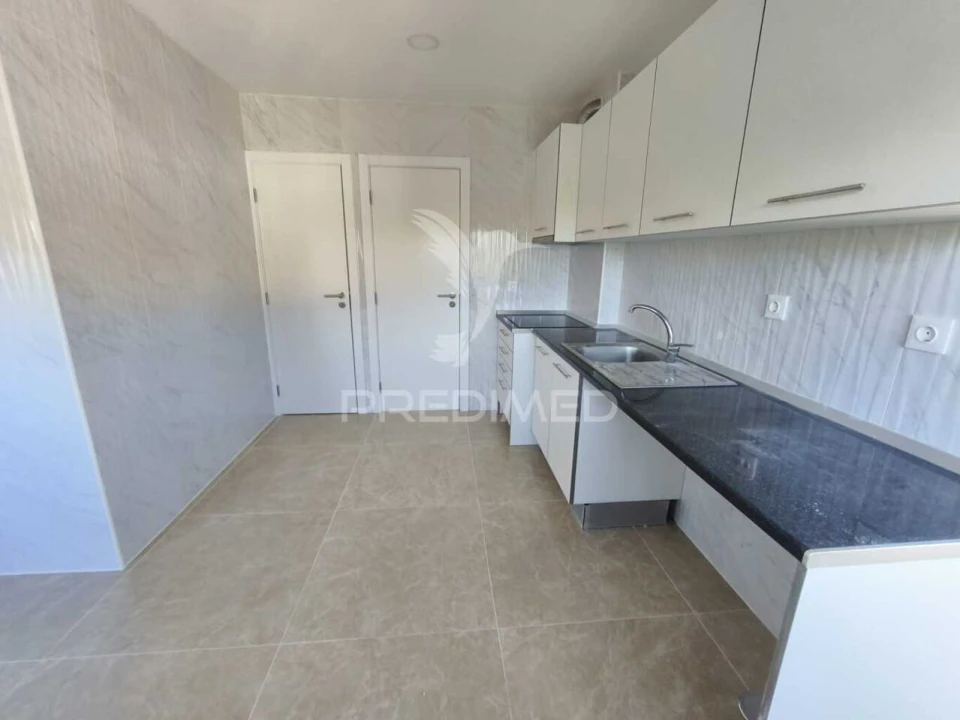 Apartamento T3 para Venda em Pontinha e Famões Foto 14