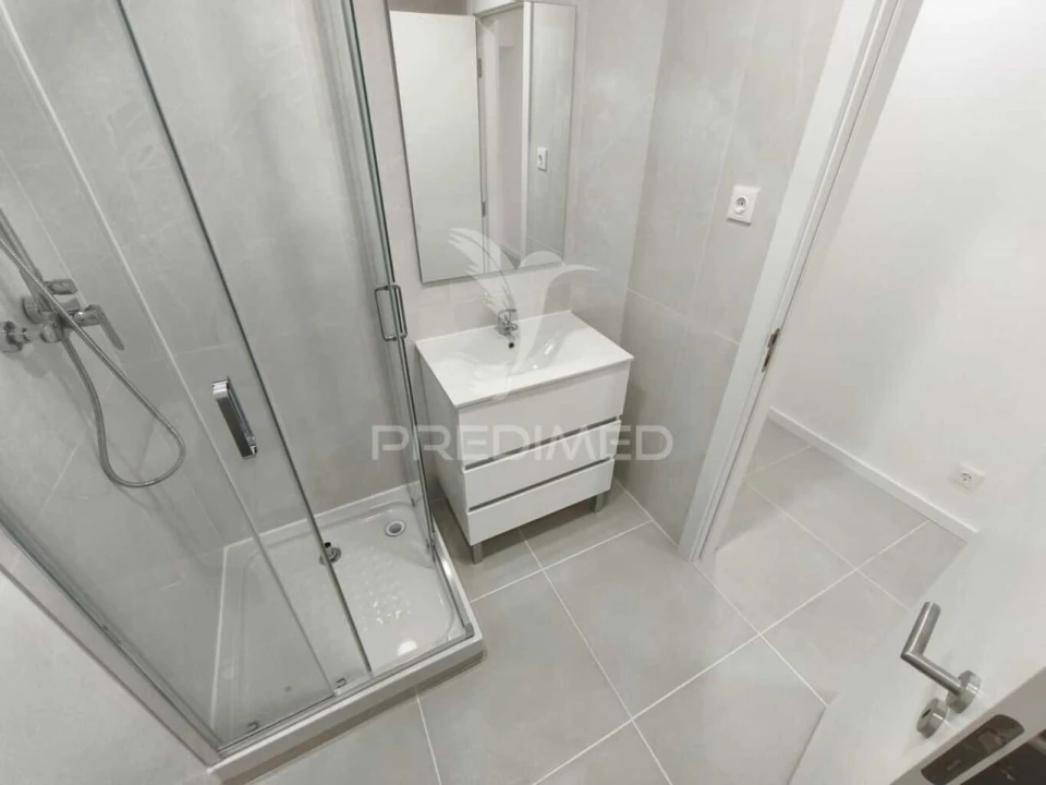 Apartamento T3 para Venda em Pontinha e Famões Foto 17