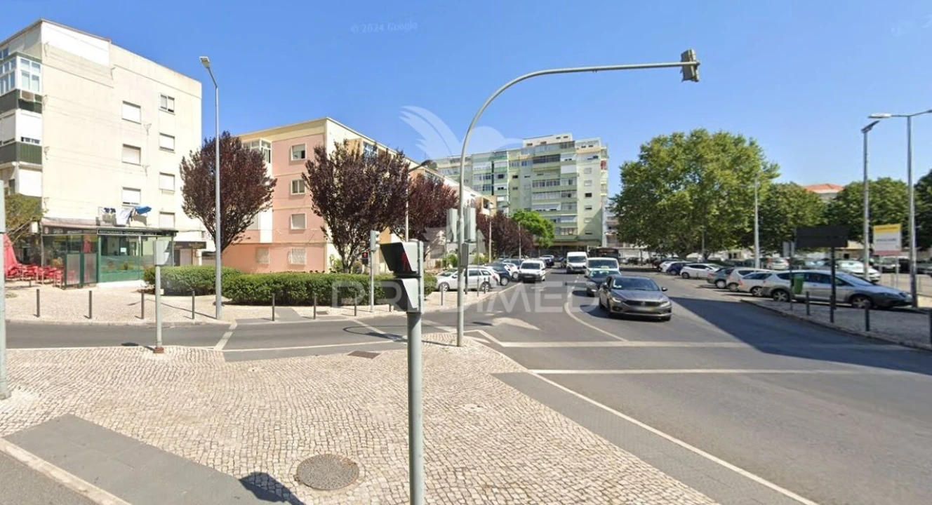 Apartamento T3 para Venda em Pontinha e Famões Foto 1