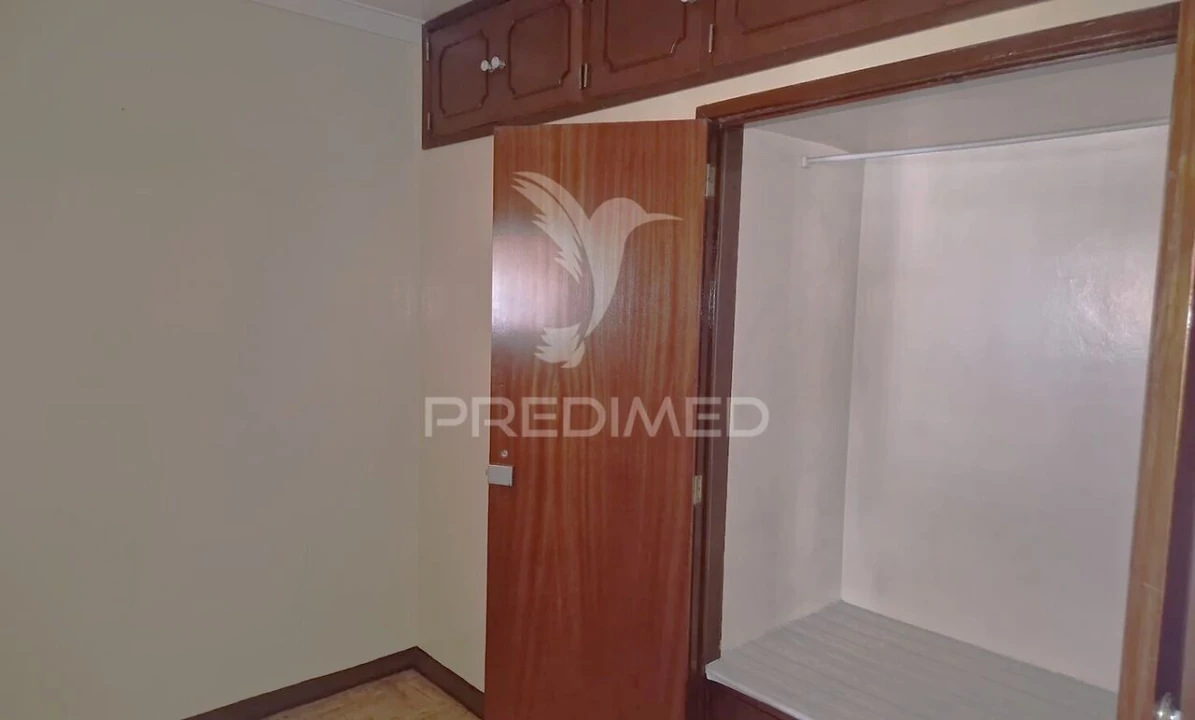 Apartamento T3 para Venda em Pontinha e Famões Foto 11