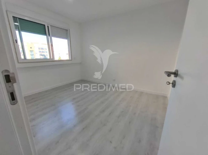 Apartamento T3 para Venda em Pontinha e Famões Foto 16