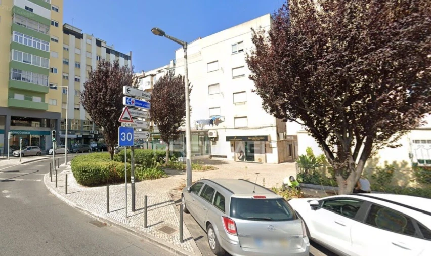 Apartamento T3 para Venda em Pontinha e Famões Foto 5