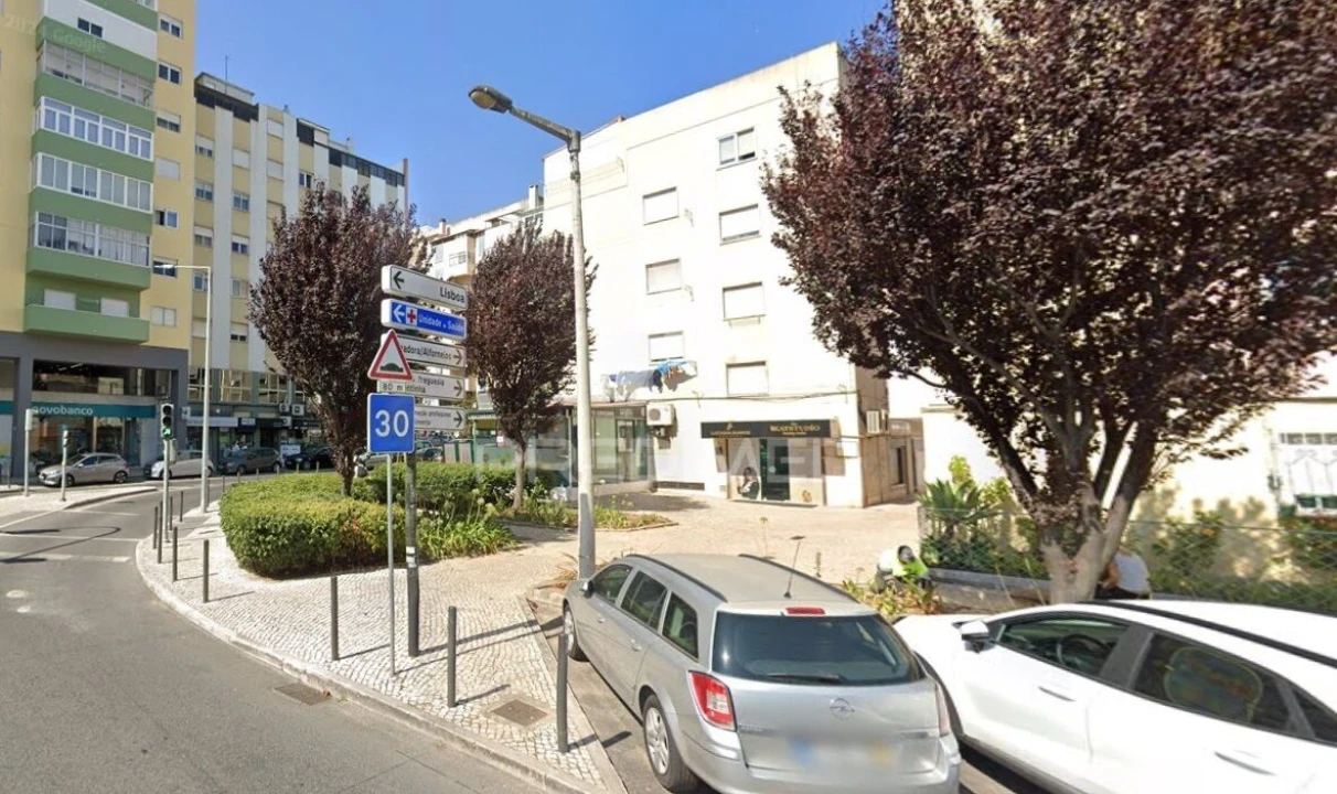 Apartamento T3 para Venda em Pontinha e Famões Foto 5