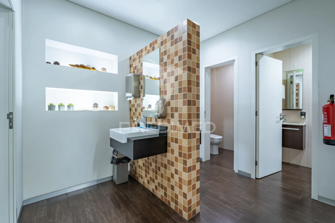 Loja para Venda em Santa Marinha e São Pedro da Afurada Foto 15