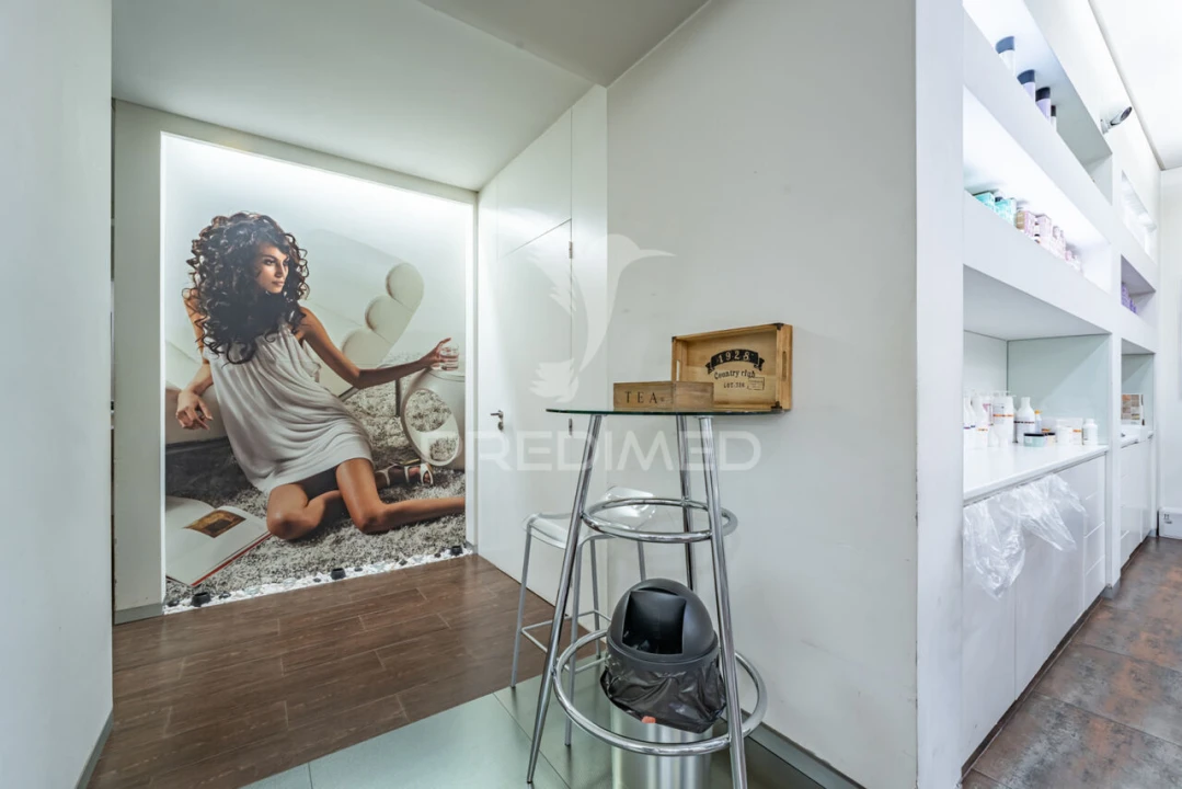 Loja para Venda em Santa Marinha e São Pedro da Afurada Foto 14