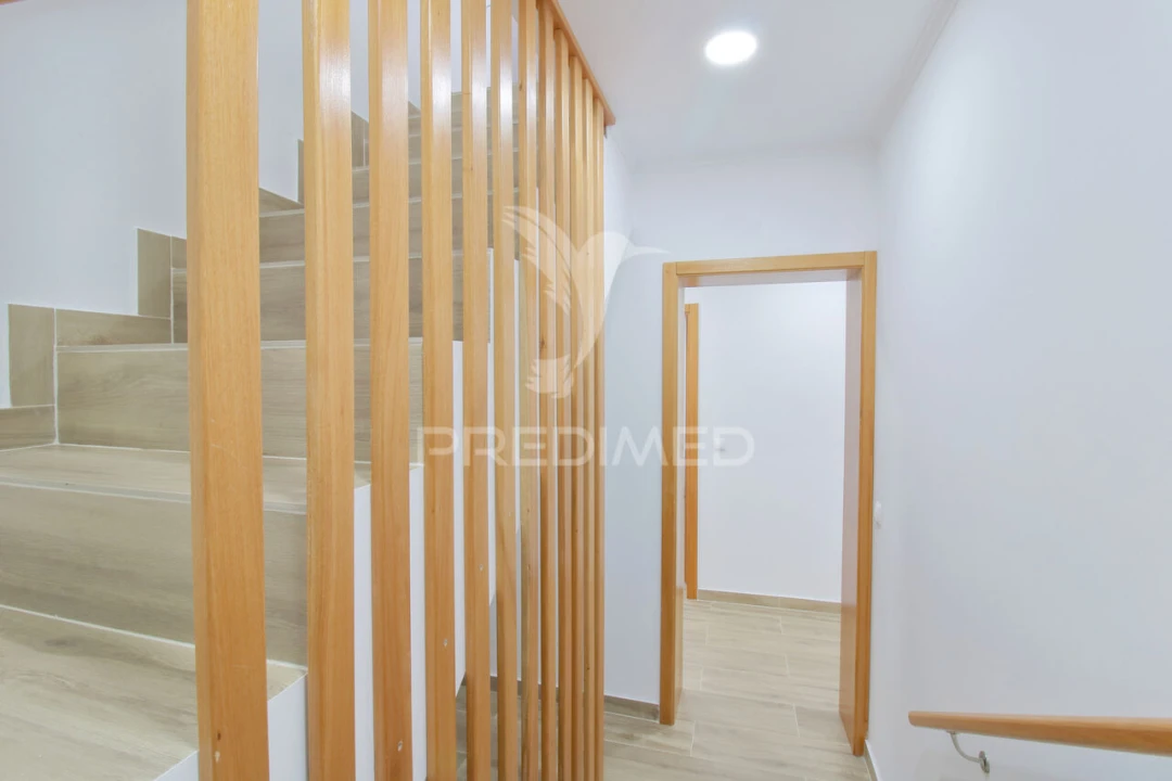 Moradia T4 para Venda em Angra (Santa Luzia) Foto 11