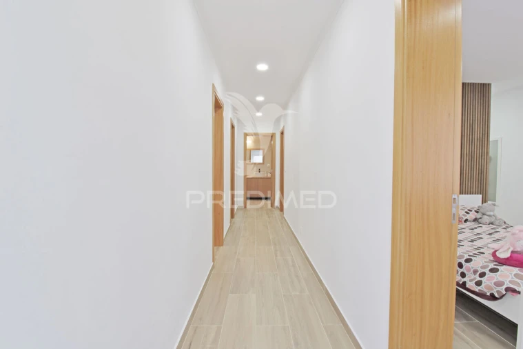 Moradia T4 para Venda em Angra (Santa Luzia) Foto 2