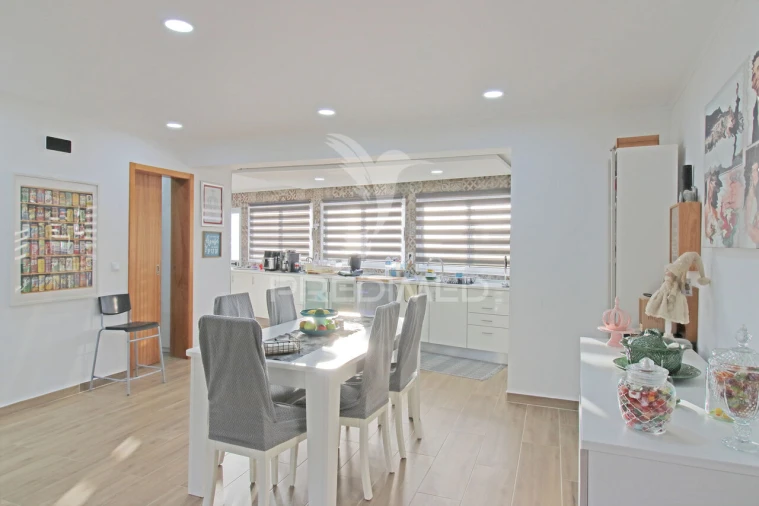 Moradia T4 para Venda em Angra (Santa Luzia) Foto 18