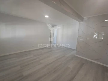 Apartamento T3 para Venda em Laranjeiro e Feijó