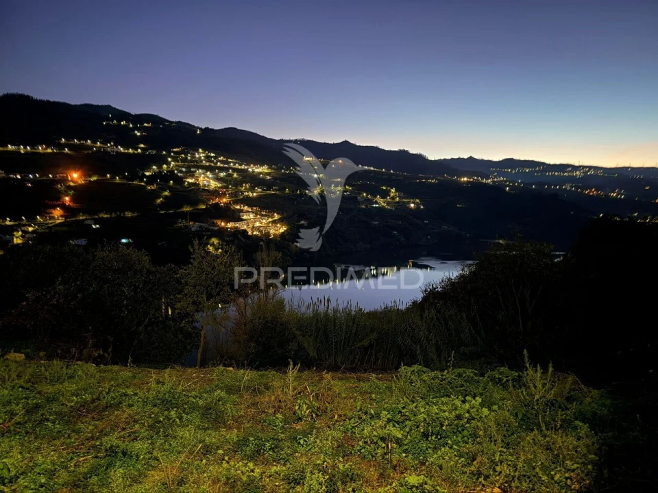 Moradia T3 para Venda em Santa Cruz do Douro e São Tomé de Covelas Foto 8