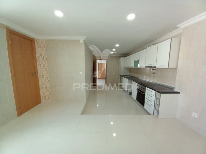 Moradia T5 para Venda em Carcavelos e Parede Foto 3