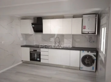 Apartamento T3 para Venda em Laranjeiro e Feijó