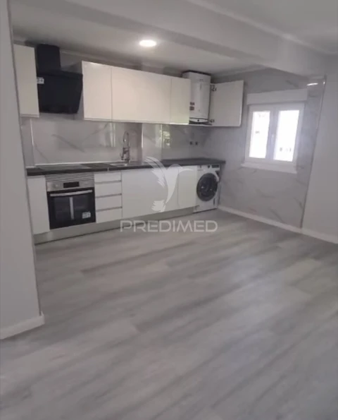 Apartamento T3 para Venda em Laranjeiro e Feijó