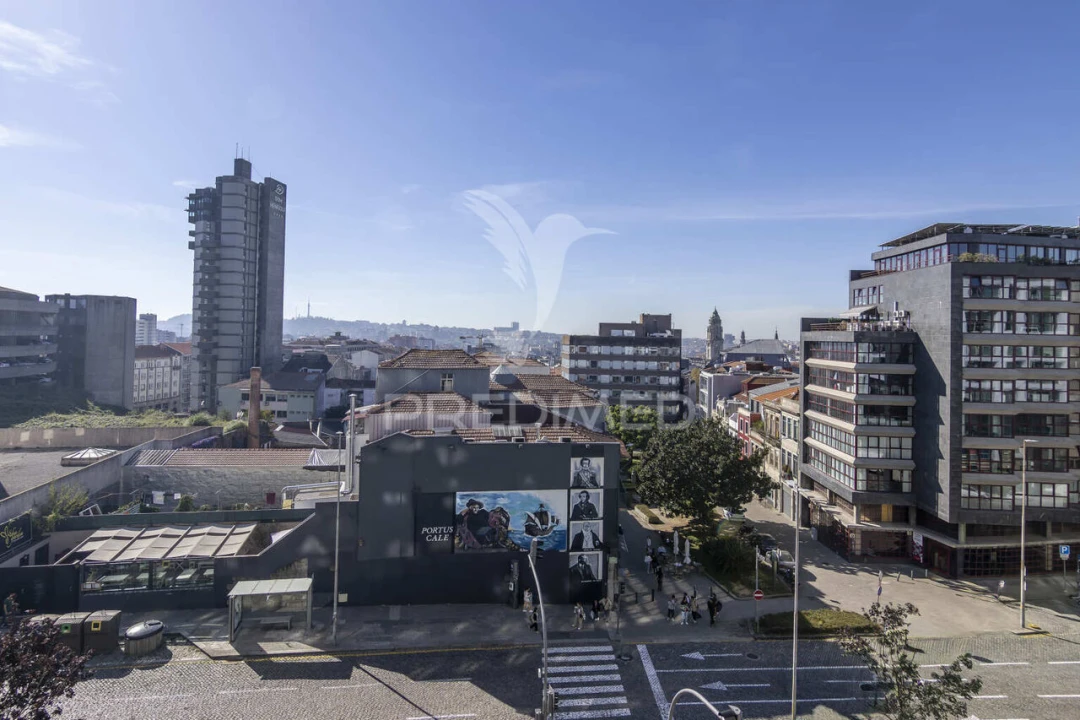Apartamento T4 para Venda em Cedofeita, Santo Ildefonso, Sé, Miragaia, São Nicolau e Vitória Foto 1