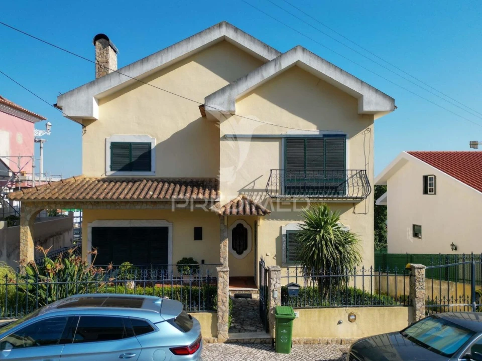 Moradia T4 para Venda em Ramada e Caneças Foto 3