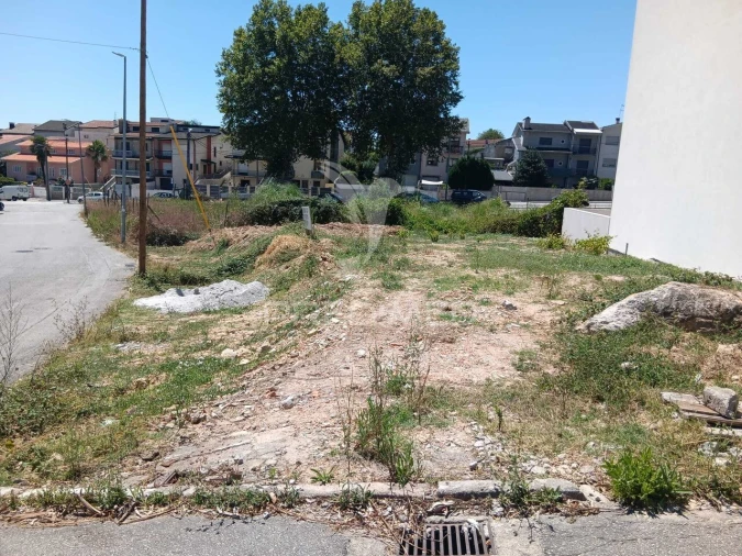 Terreno para Venda em Fânzeres e São Pedro da Cova Foto 2