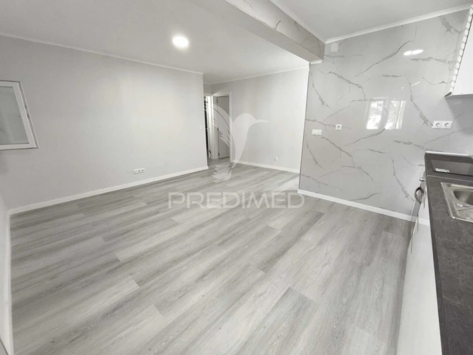 Apartamento T3 para Venda em Laranjeiro e Feijó Foto 1