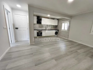 Apartamento T3 para Venda em Laranjeiro e Feijó